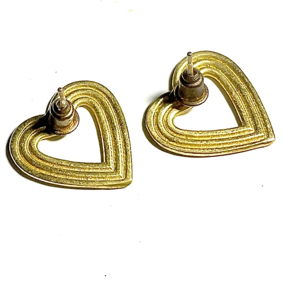 New Each Jewels Amour Studs Heart-Shaped Earrings Piped Detail Recycled Brass - Picture 3 of 6
